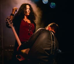 SARI SHORR "RUNNING WILD" TOUR | Scena MONK