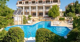 Aurora Hotel & Villa