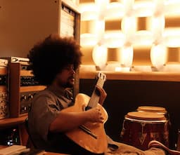 NYRON HIGOR | Scena MONK